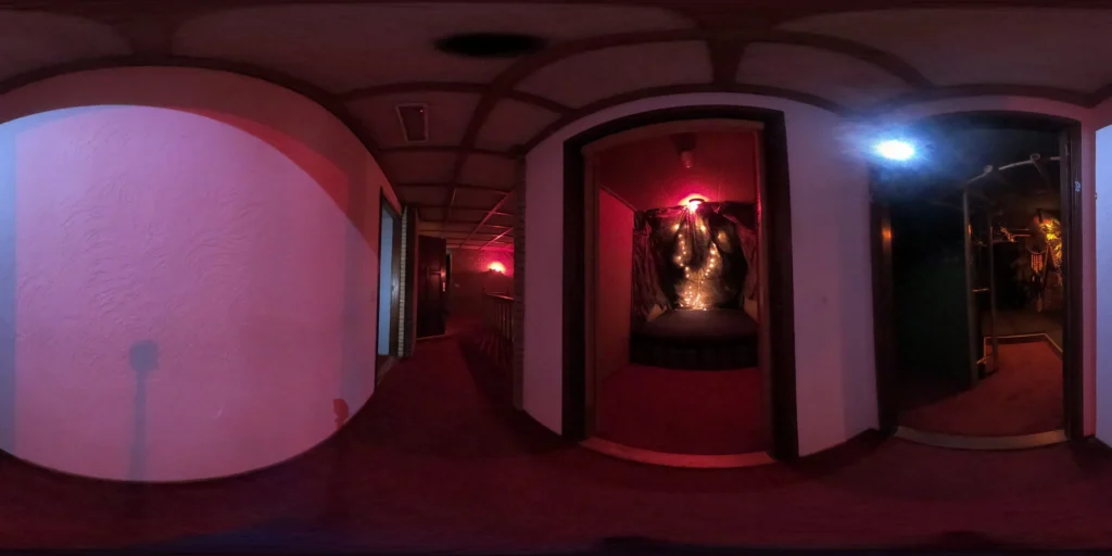 Parenclub Mystique Het kleine huisje - Virtuele rondleiding 360 graden